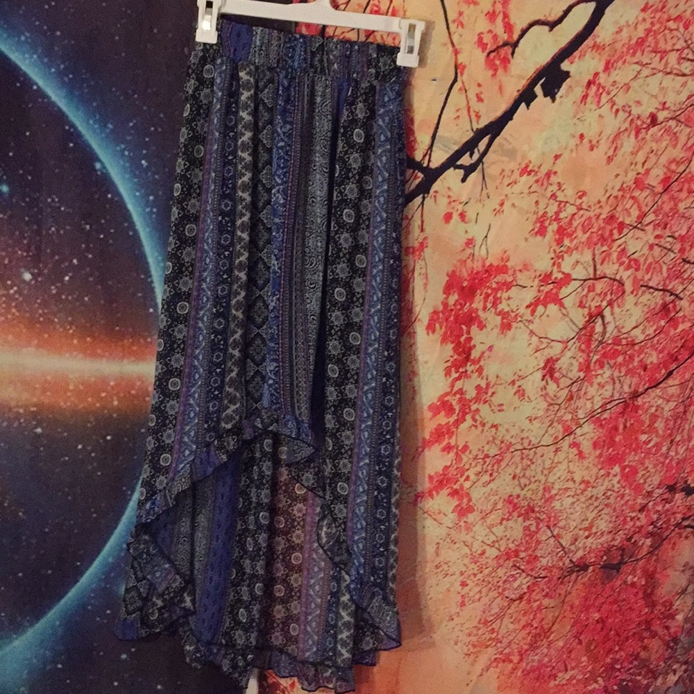 Cute asymmetrical skirt! Unique fit ✨💃